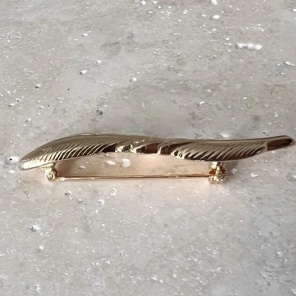 CHRISTIAN DIOR Brooch Pin Jewelry Gold Rhinestones Feather